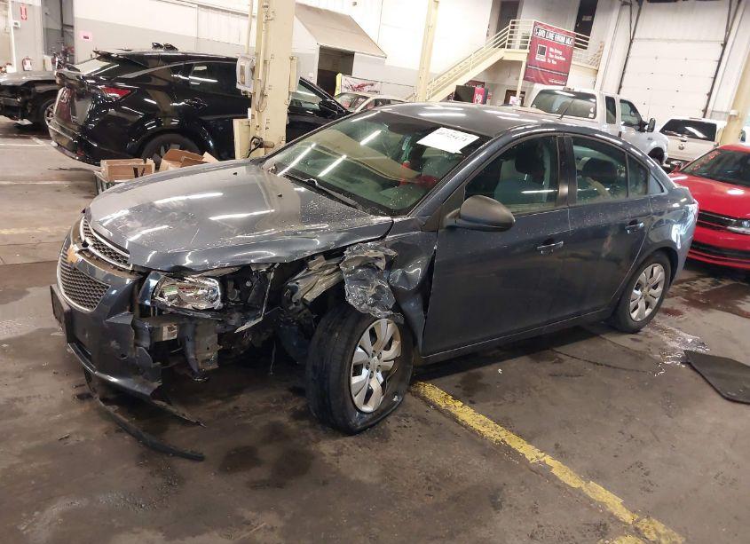 Photo 2 of 2014 Chevrolet Cruze LS AUTO (VIN 1G1PA5SG9E7133348)
