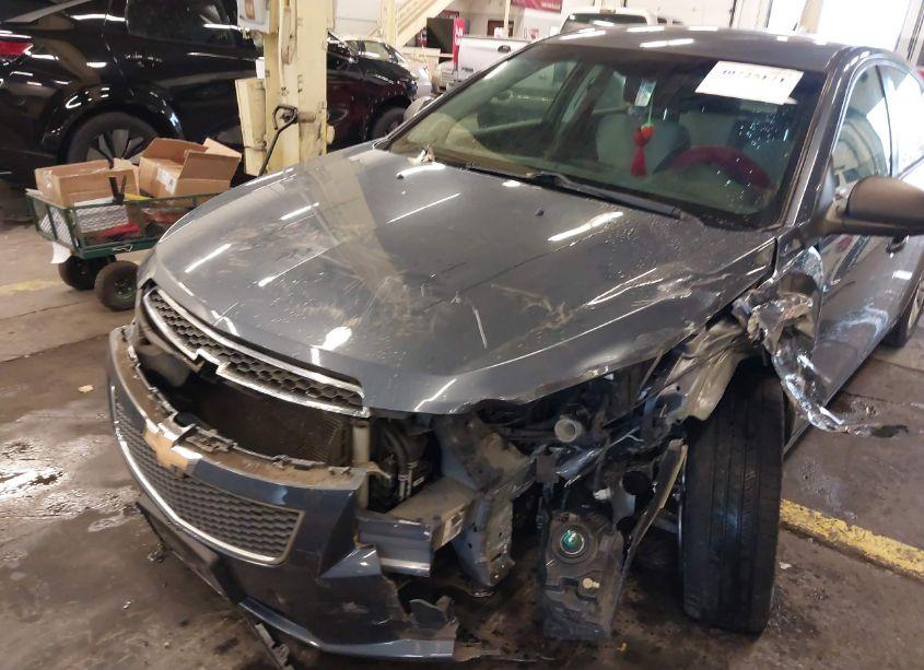 Photo 6 of 2014 Chevrolet Cruze LS AUTO (VIN 1G1PA5SG9E7133348)