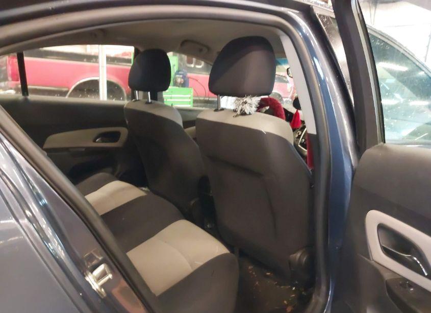 Photo 8 of 2014 Chevrolet Cruze LS AUTO (VIN 1G1PA5SG9E7133348)