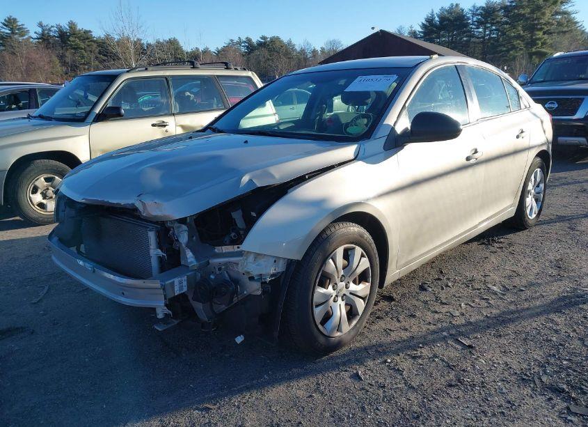 Photo 2 of 2014 Chevrolet Cruze LS AUTO (VIN 1G1PA5SG9E7267177)