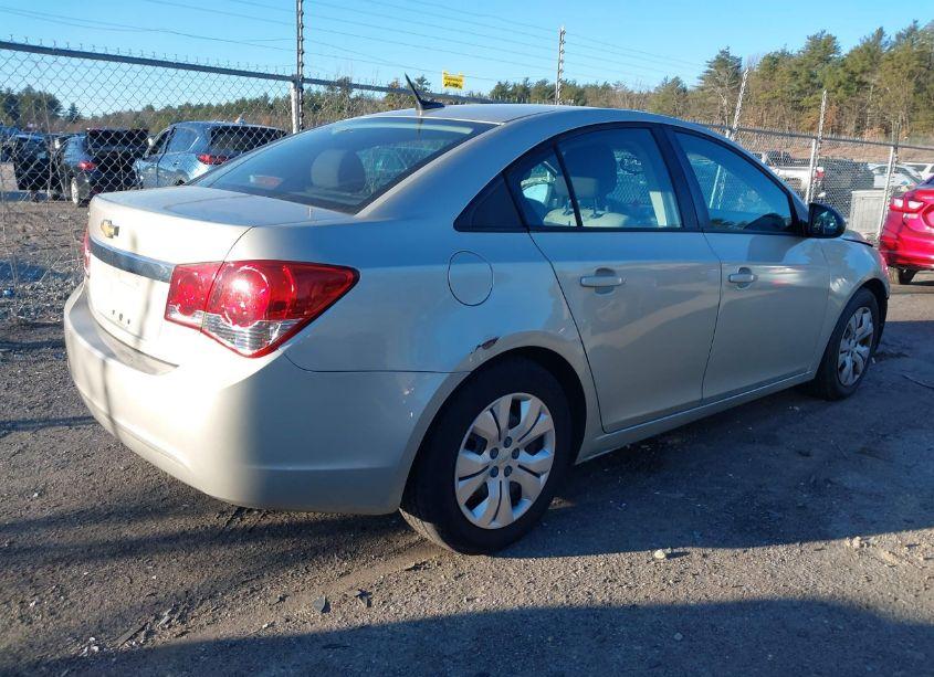 Photo 4 of 2014 Chevrolet Cruze LS AUTO (VIN 1G1PA5SG9E7267177)