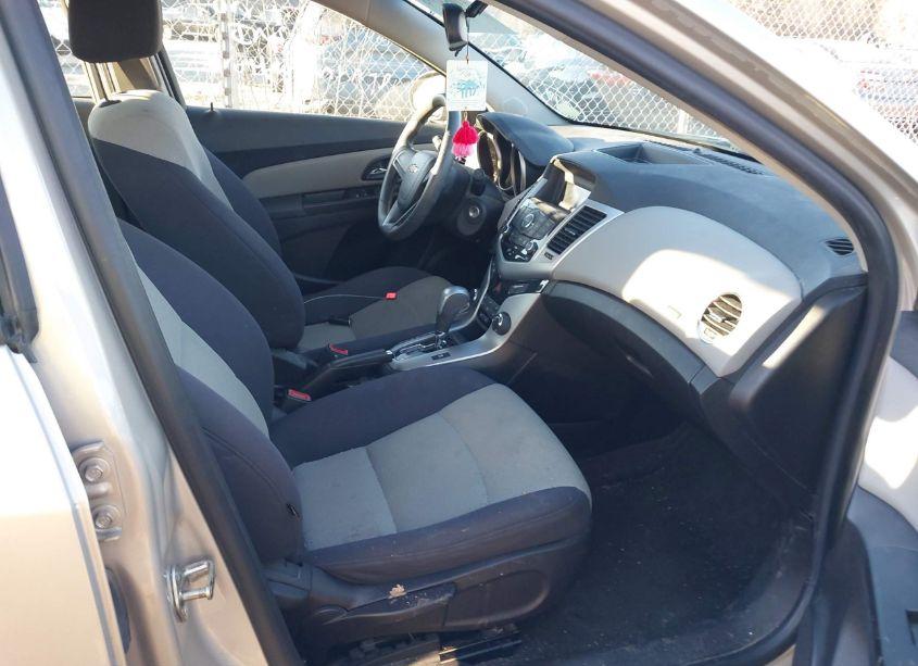 Photo 5 of 2014 Chevrolet Cruze LS AUTO (VIN 1G1PA5SG9E7267177)