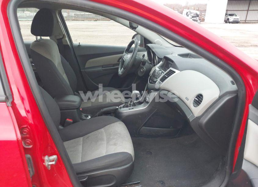 Photo 5 of 2014 Chevrolet Cruze LS AUTO (VIN 1G1PA5SG9E7370552)