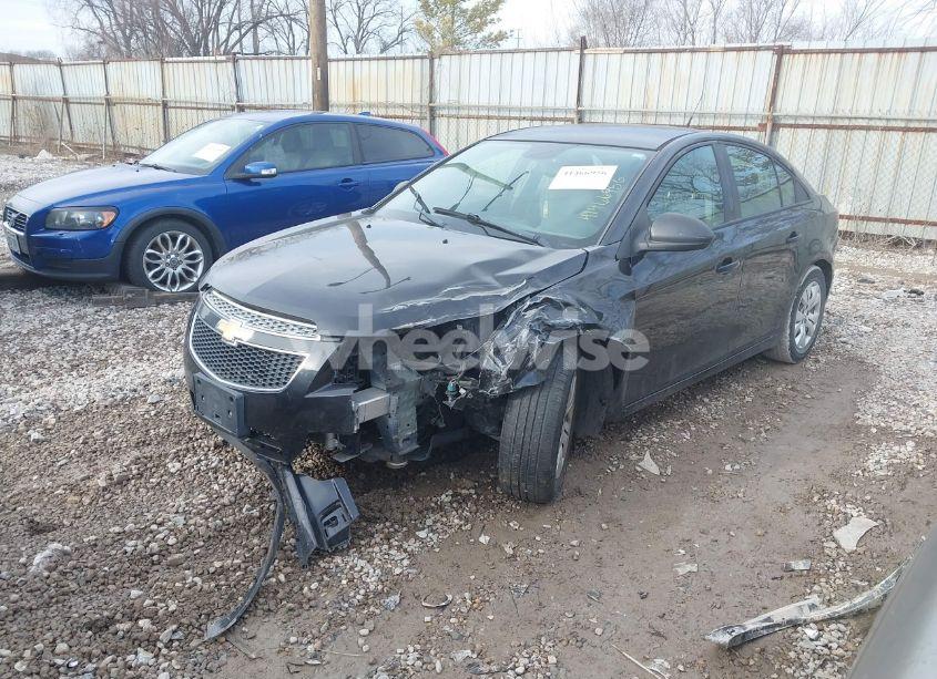 Photo 2 of 2014 Chevrolet Cruze LS AUTO (VIN 1G1PA5SG9E7425341)