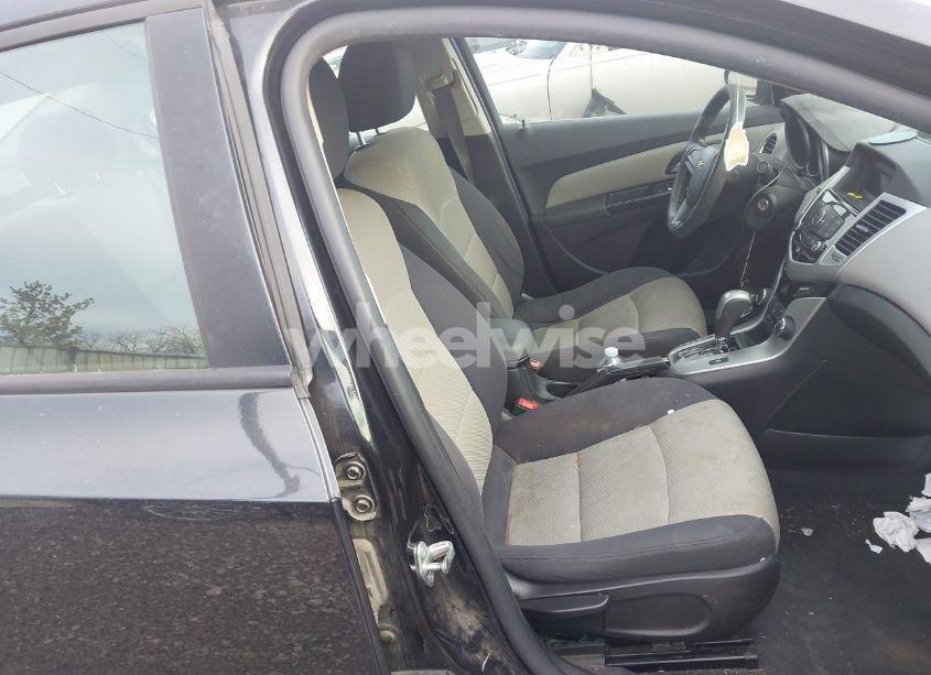 Photo 5 of 2014 Chevrolet Cruze LS AUTO (VIN 1G1PA5SG9E7425341)