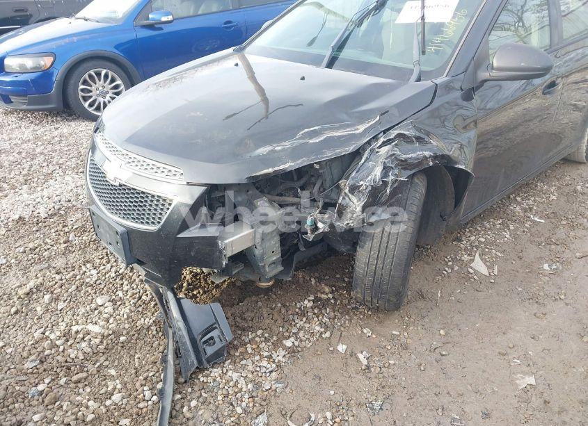 Photo 6 of 2014 Chevrolet Cruze LS AUTO (VIN 1G1PA5SG9E7425341)