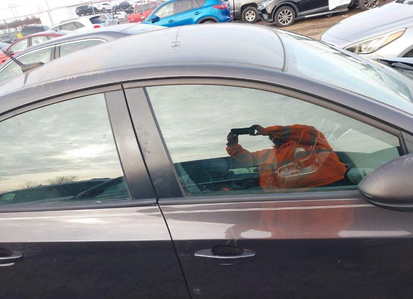 Photo 13 of 2014 Chevrolet Cruze LS AUTO (VIN 1G1PA5SG9E7462132)