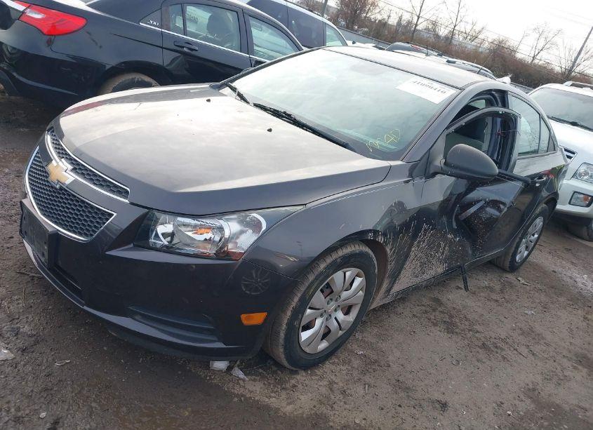 Photo 2 of 2014 Chevrolet Cruze LS AUTO (VIN 1G1PA5SG9E7462132)