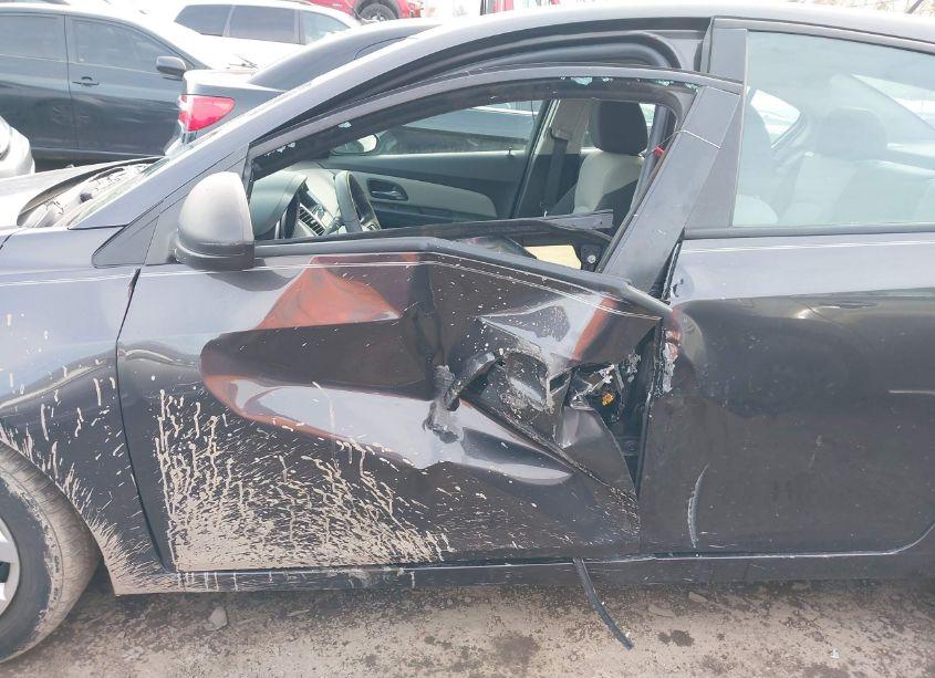 Photo 6 of 2014 Chevrolet Cruze LS AUTO (VIN 1G1PA5SG9E7462132)