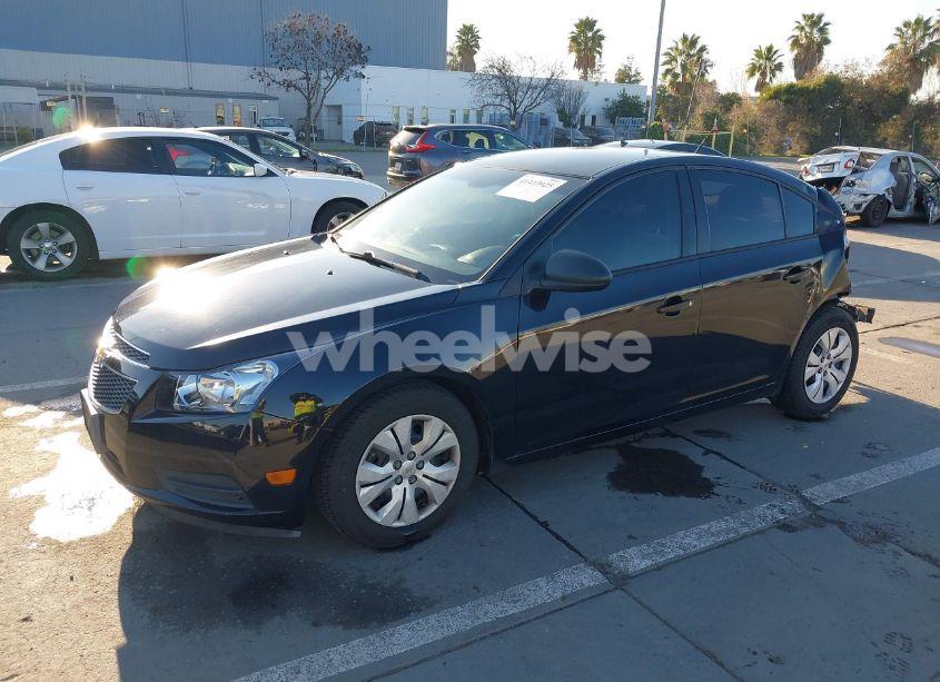 Photo 2 of 2014 Chevrolet Cruze LS AUTO (VIN 1G1PA5SG9E7468433)