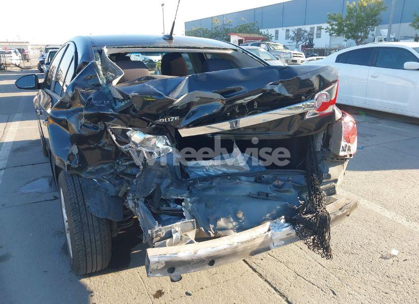 Photo 6 of 2014 Chevrolet Cruze LS AUTO (VIN 1G1PA5SG9E7468433)