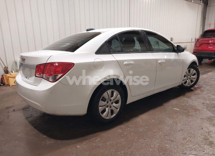 Photo 4 of 2015 Chevrolet Cruze LS AUTO (VIN 1G1PA5SG9F7136722)