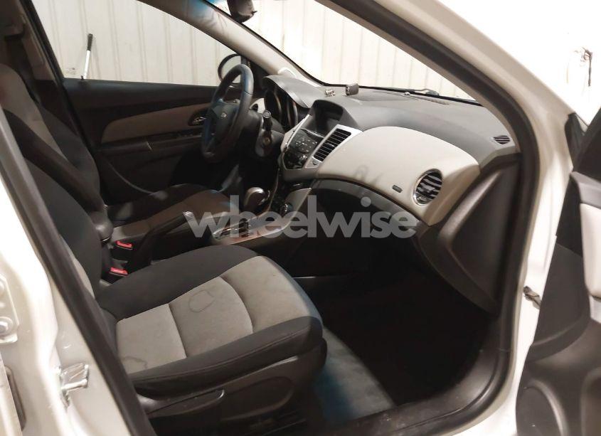 Photo 5 of 2015 Chevrolet Cruze LS AUTO (VIN 1G1PA5SG9F7136722)