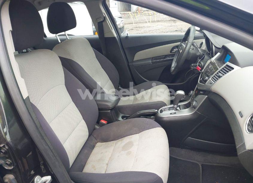 Photo 5 of 2013 Chevrolet Cruze LS AUTO (VIN 1G1PA5SGXD7233053)