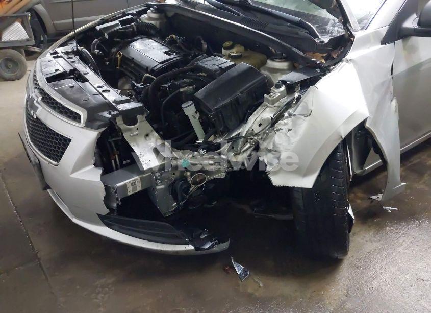 Photo 6 of 2013 Chevrolet Cruze LS AUTO (VIN 1G1PA5SGXD7237149)