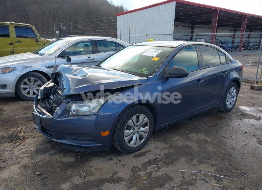 Photo 2 of 2013 Chevrolet Cruze LS (VIN 1G1PA5SGXD7302629)
