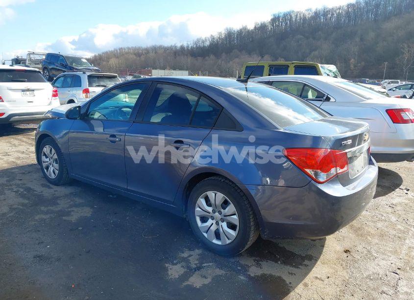 Photo 3 of 2013 Chevrolet Cruze LS (VIN 1G1PA5SGXD7302629)