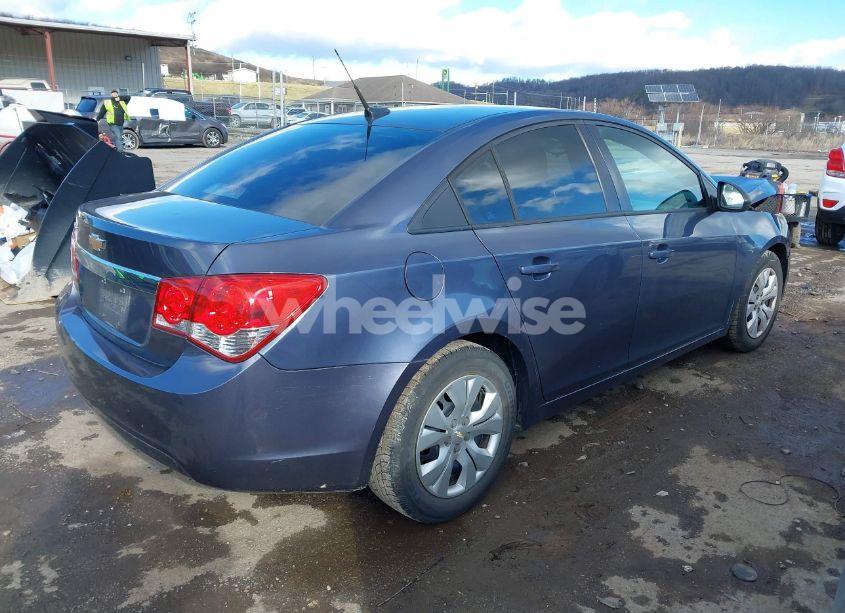 Photo 4 of 2013 Chevrolet Cruze LS (VIN 1G1PA5SGXD7302629)