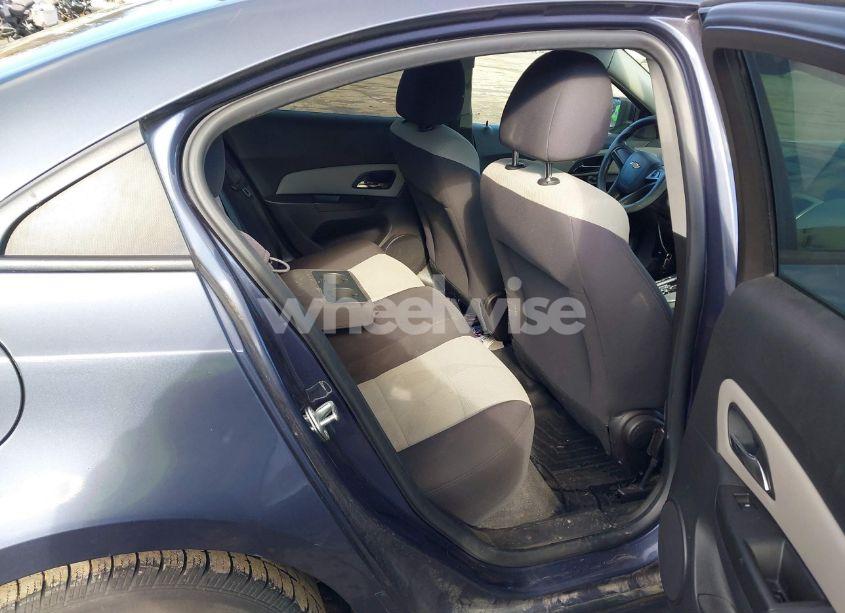 Photo 8 of 2013 Chevrolet Cruze LS (VIN 1G1PA5SGXD7302629)