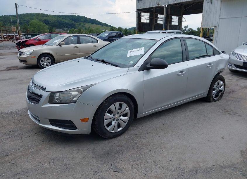 Photo 2 of 2013 Chevrolet Cruze LS AUTO (VIN 1G1PA5SGXD7303442)