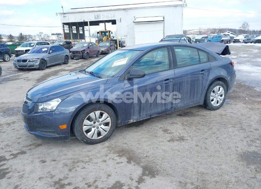 Photo 2 of 2013 Chevrolet Cruze LS AUTO (VIN 1G1PA5SGXD7307913)
