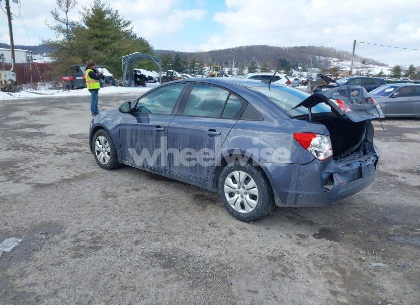 Photo 3 of 2013 Chevrolet Cruze LS AUTO (VIN 1G1PA5SGXD7307913)