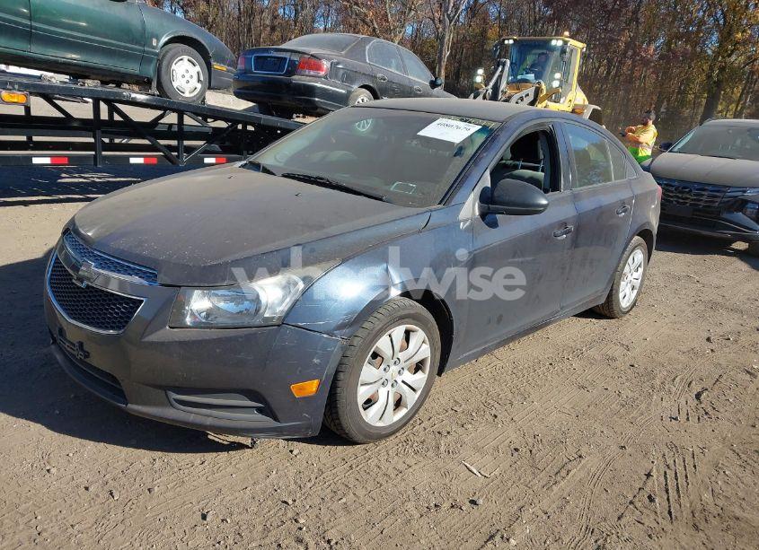 Photo 2 of 2014 Chevrolet Cruze LS AUTO (VIN 1G1PA5SGXE7195888)