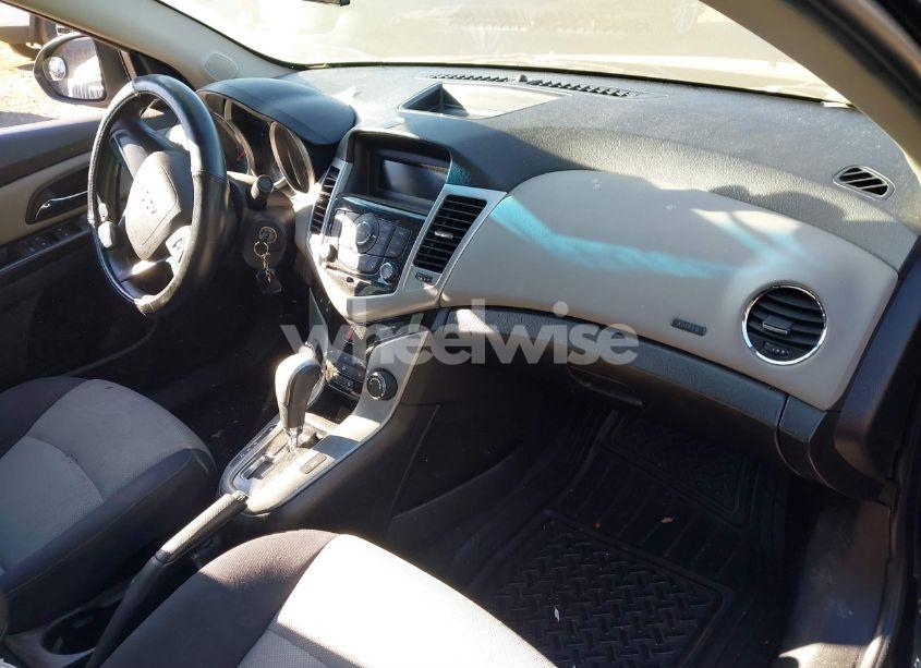 Photo 5 of 2014 Chevrolet Cruze LS AUTO (VIN 1G1PA5SGXE7195888)