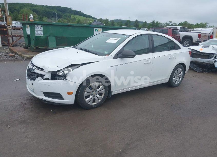 Photo 2 of 2014 Chevrolet Cruze LS AUTO (VIN 1G1PA5SGXE7214729)