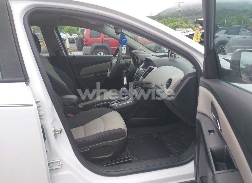 Photo 5 of 2014 Chevrolet Cruze LS AUTO (VIN 1G1PA5SGXE7214729)