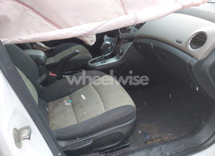 Photo 5 of 2014 Chevrolet Cruze LS AUTO (VIN 1G1PA5SGXE7224273)