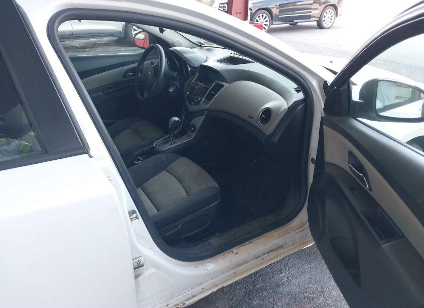 Photo 5 of 2014 Chevrolet Cruze LS AUTO (VIN 1G1PA5SGXE7304558)