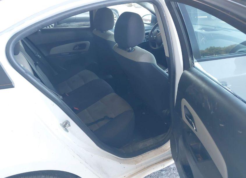 Photo 8 of 2014 Chevrolet Cruze LS AUTO (VIN 1G1PA5SGXE7304558)