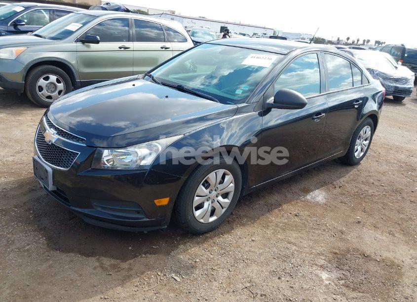 Photo 2 of 2014 Chevrolet Cruze LS AUTO (VIN 1G1PA5SGXE7372620)