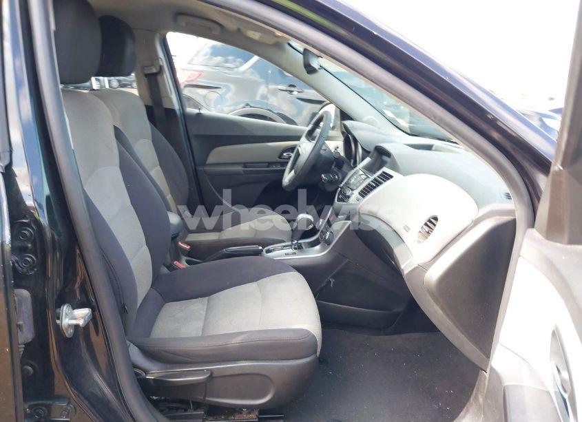 Photo 5 of 2014 Chevrolet Cruze LS AUTO (VIN 1G1PA5SGXE7372620)