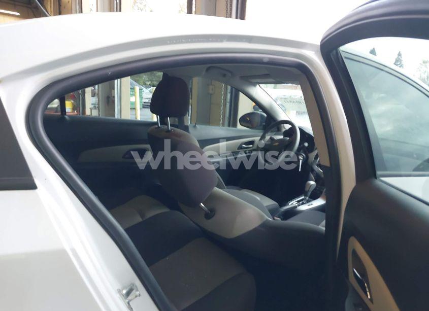 Photo 8 of 2015 Chevrolet Cruze LS AUTO (VIN 1G1PA5SGXF7119332)