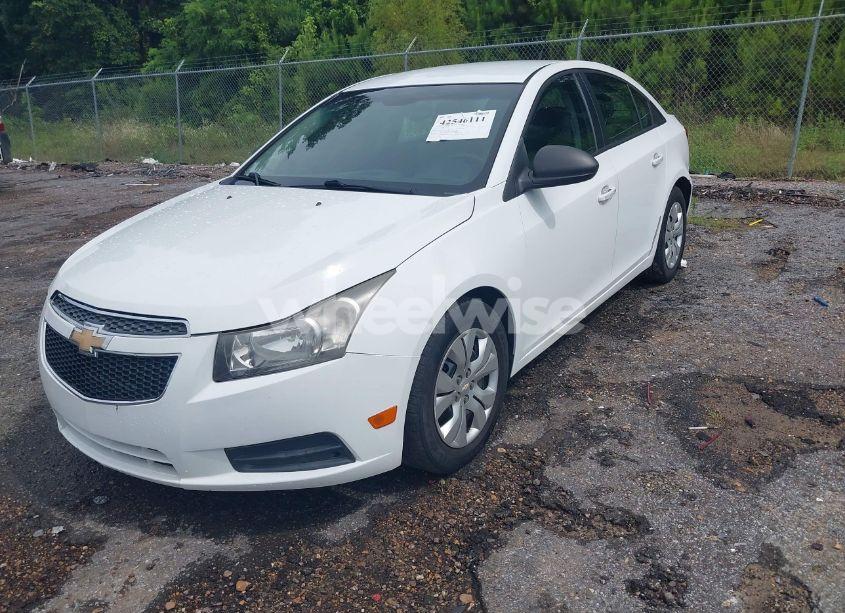 Photo 2 of 2013 Chevrolet Cruze LS AUTO (VIN 1G1PA5SH0D7152524)