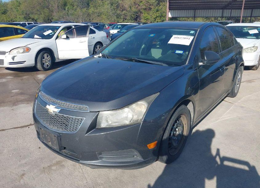 Photo 2 of 2013 Chevrolet Cruze LS AUTO (VIN 1G1PA5SH0D7178847)