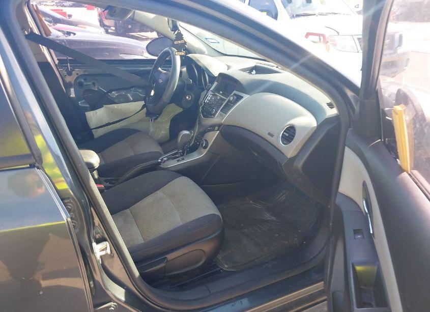 Photo 5 of 2013 Chevrolet Cruze LS AUTO (VIN 1G1PA5SH0D7178847)