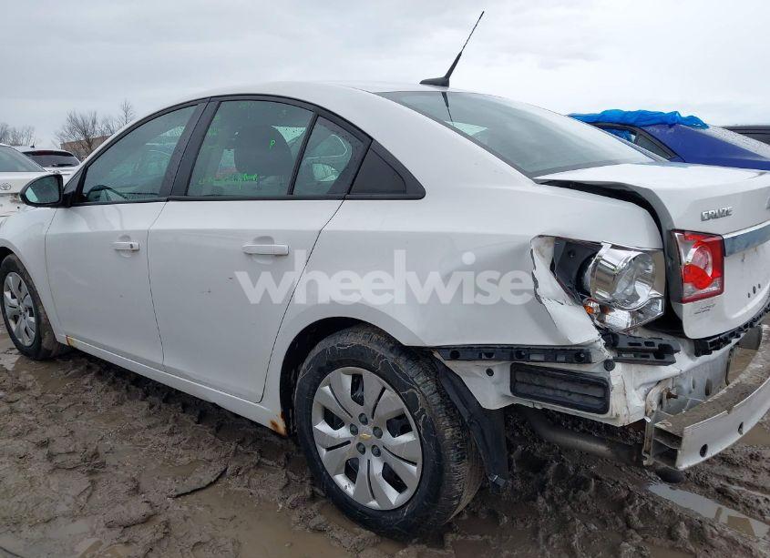 Photo 15 of 2013 Chevrolet Cruze LS AUTO (VIN 1G1PA5SH0D7245558)