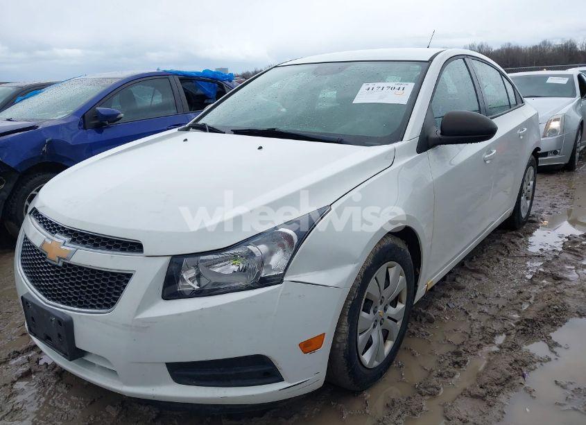 Photo 2 of 2013 Chevrolet Cruze LS AUTO (VIN 1G1PA5SH0D7245558)