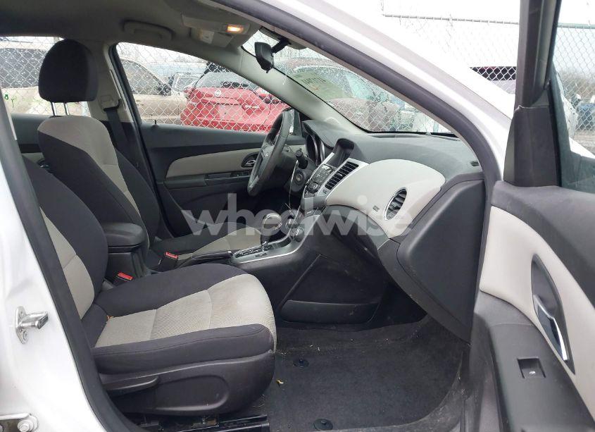 Photo 5 of 2013 Chevrolet Cruze LS AUTO (VIN 1G1PA5SH0D7245558)