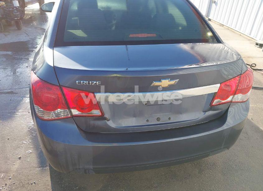 Photo 6 of 2013 Chevrolet Cruze LS AUTO (VIN 1G1PA5SH0D7250274)