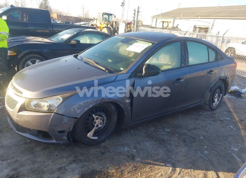 Photo 14 of 2013 Chevrolet Cruze LS AUTO (VIN 1G1PA5SH0D7275272)