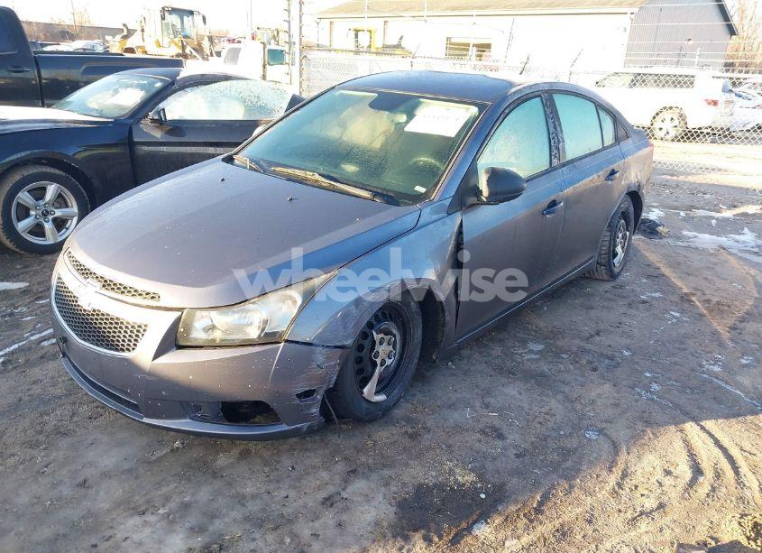 Photo 2 of 2013 Chevrolet Cruze LS AUTO (VIN 1G1PA5SH0D7275272)