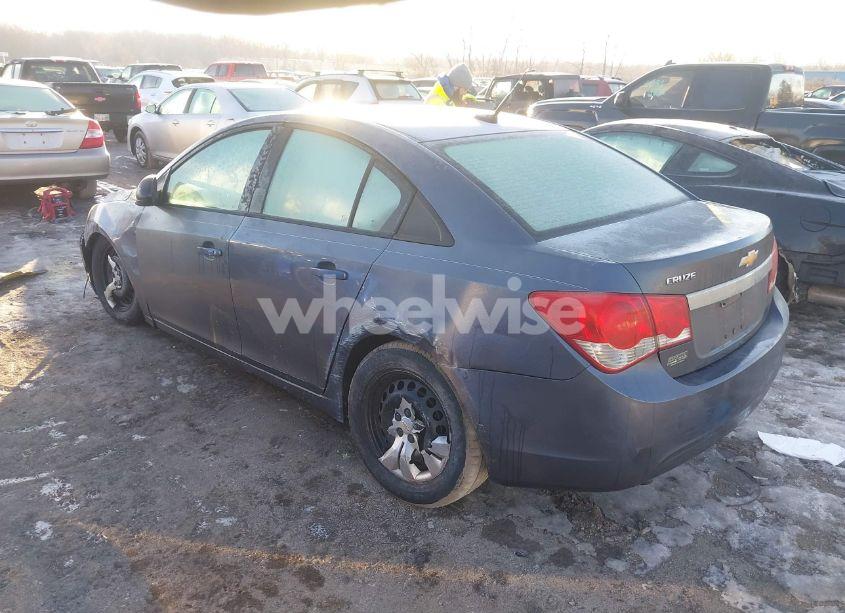 Photo 3 of 2013 Chevrolet Cruze LS AUTO (VIN 1G1PA5SH0D7275272)