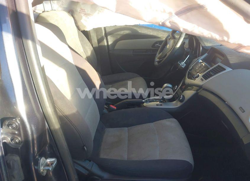 Photo 5 of 2013 Chevrolet Cruze LS AUTO (VIN 1G1PA5SH0D7275272)