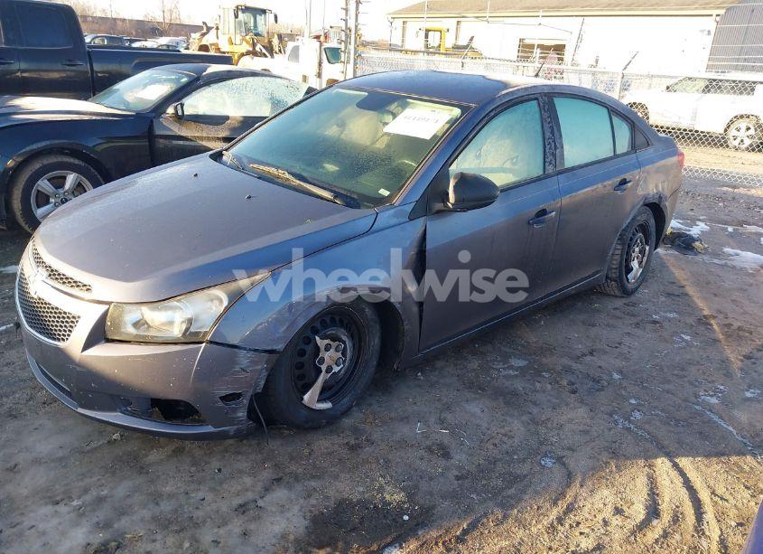 Photo 6 of 2013 Chevrolet Cruze LS AUTO (VIN 1G1PA5SH0D7275272)