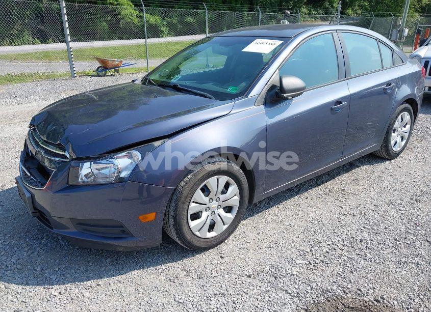 Photo 2 of 2013 Chevrolet Cruze LS AUTO (VIN 1G1PA5SH0D7278043)