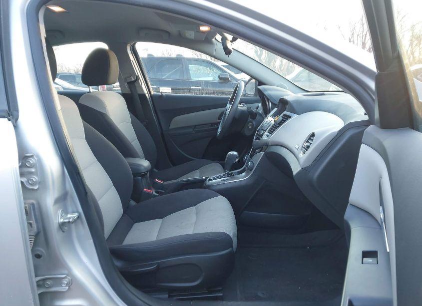 Photo 5 of 2013 Chevrolet Cruze LS AUTO (VIN 1G1PA5SH0D7284182)